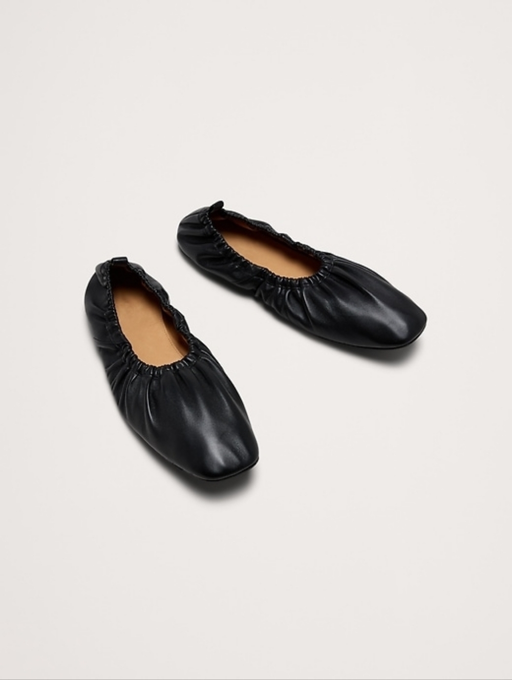 NWOB Banana Express Ruched Leather Ballet Flat Size 8 - Picture 7 of 7
